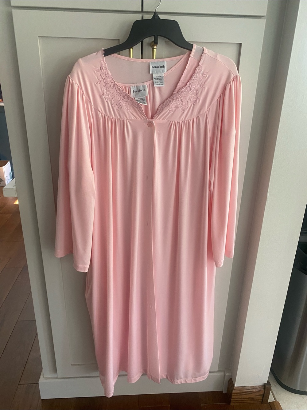 WOMAN’S 2 PIECE MATCHING LIGHT PINK BON WORTH ROBE AND GOWN